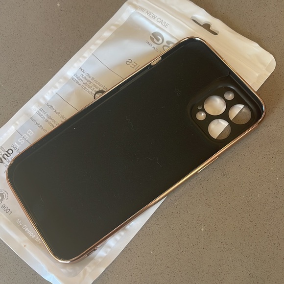 iPhone 12 Pro Max phone case - Picture 2 of 3